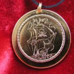 Medallion Aztec calendar with ships, gold-plated - Image 2