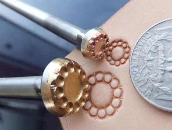 017-04 FLOWER CENTERS 7,5 mm and 13 mm, 2 pcs