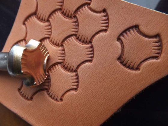 013-06 3D knotted leather straps