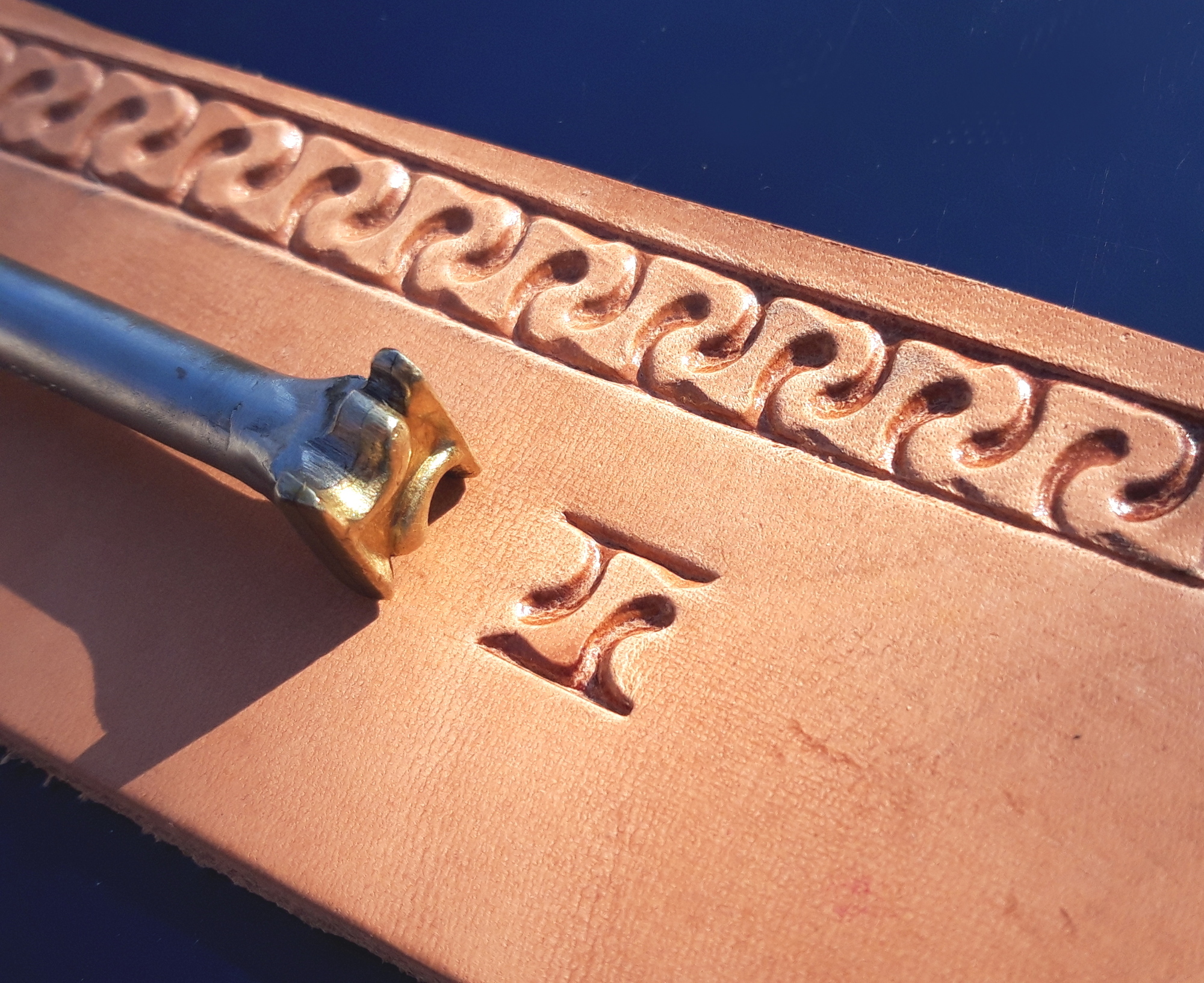 Meandering border leather stamp