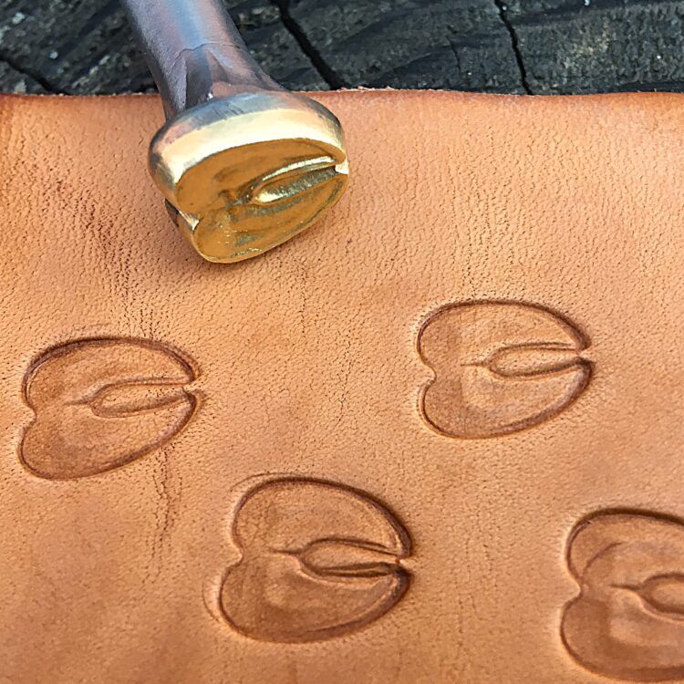 011-07 Deer track Leather stamp