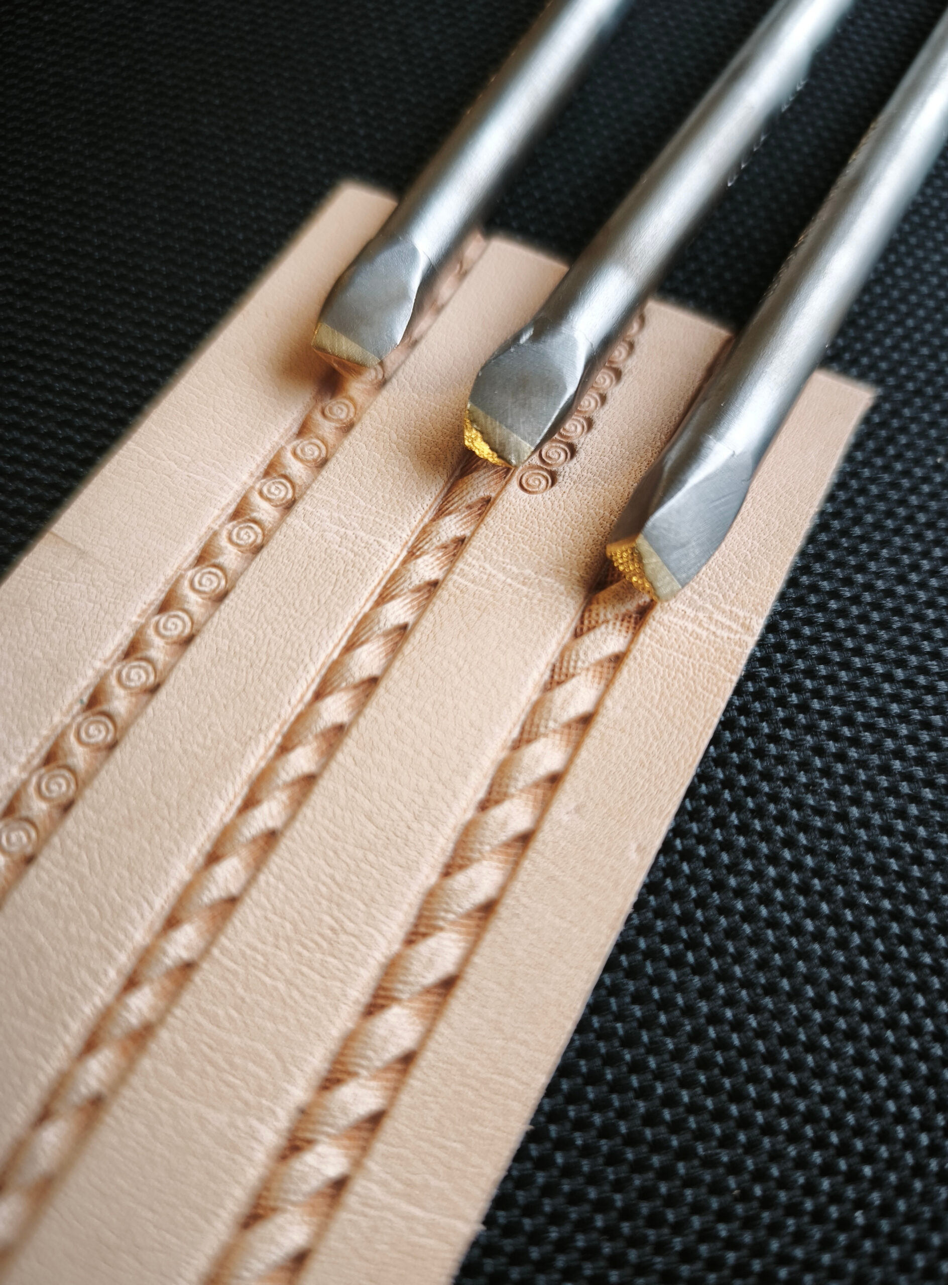 017-23 Leather rope 3 stamps - Image 2