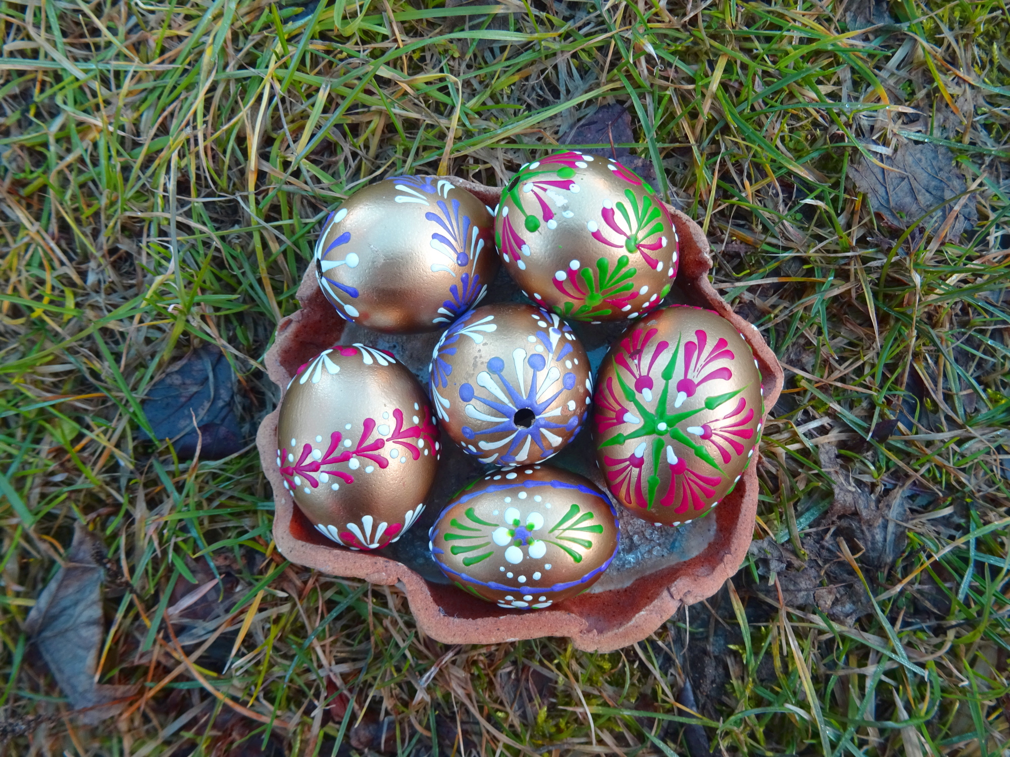 Easter egg decorating stand