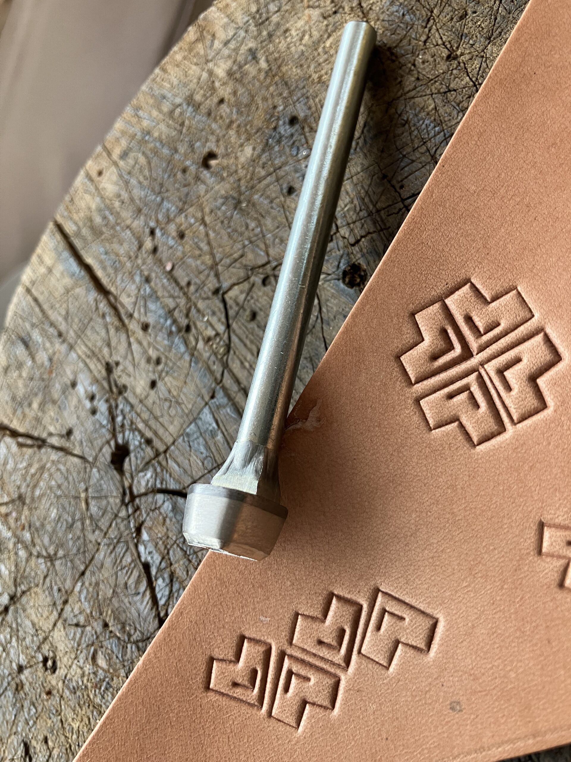 014-22 Stylized Heart leather stamp