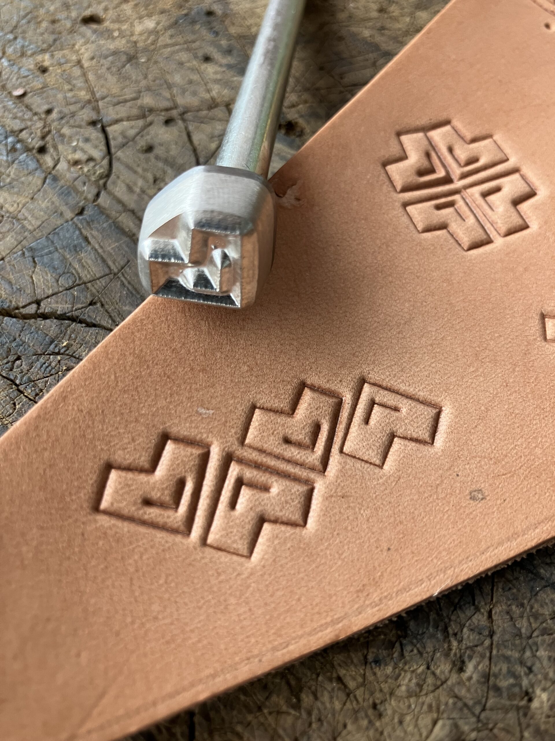 014-22 Stylized Heart leather stamp