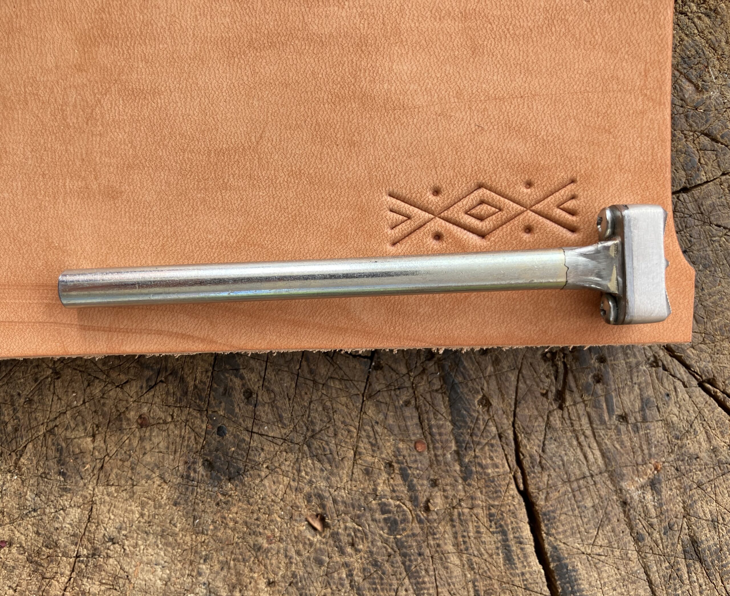 014-25 Cross in Diamond leather stamp