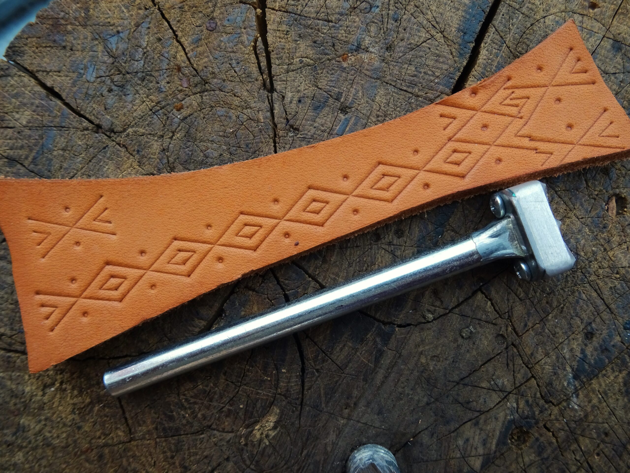 014-25 Cross in Diamond leather stamp