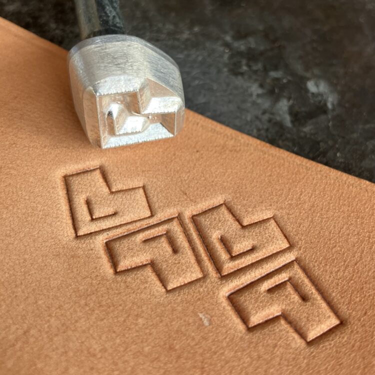 014-22 Stylized Heart leather stamp